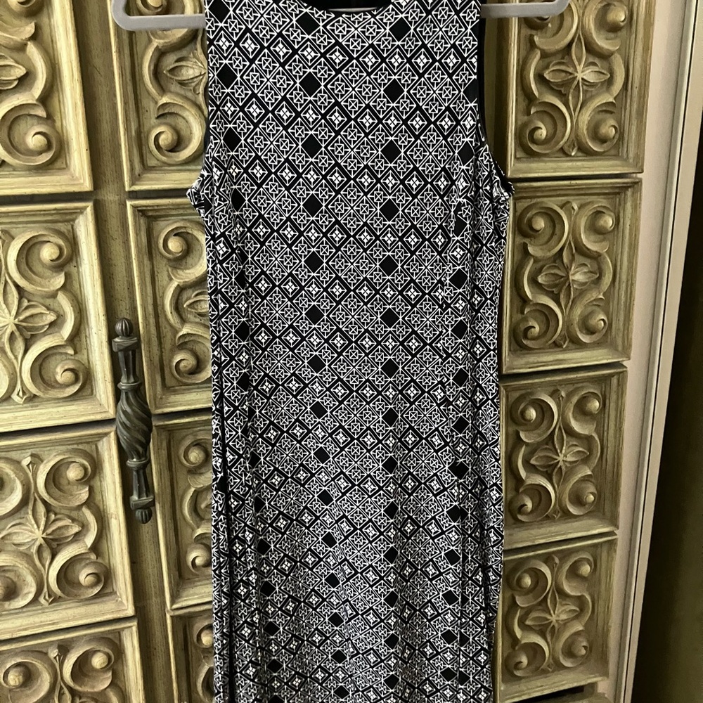 H&M Black and White Geometric Sleeveless Maxi Dress